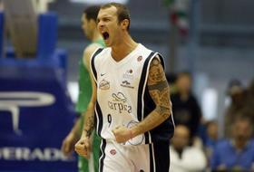 Spinelli è tornato all'Azzurro Napoli Basket.