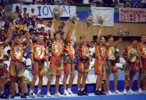 La squadra Lituana alla premiazione alle Olimpiadi di Barcellona 1992: manca Sabonis.