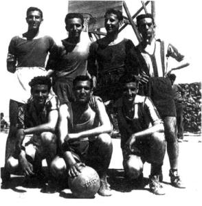 La formazione dell'Olympiacos del 1943.