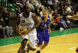 Marshan Powell rinnoverà con il Basket Treviso anche la prossima stagione (tribunatreviso.gelocal.it).